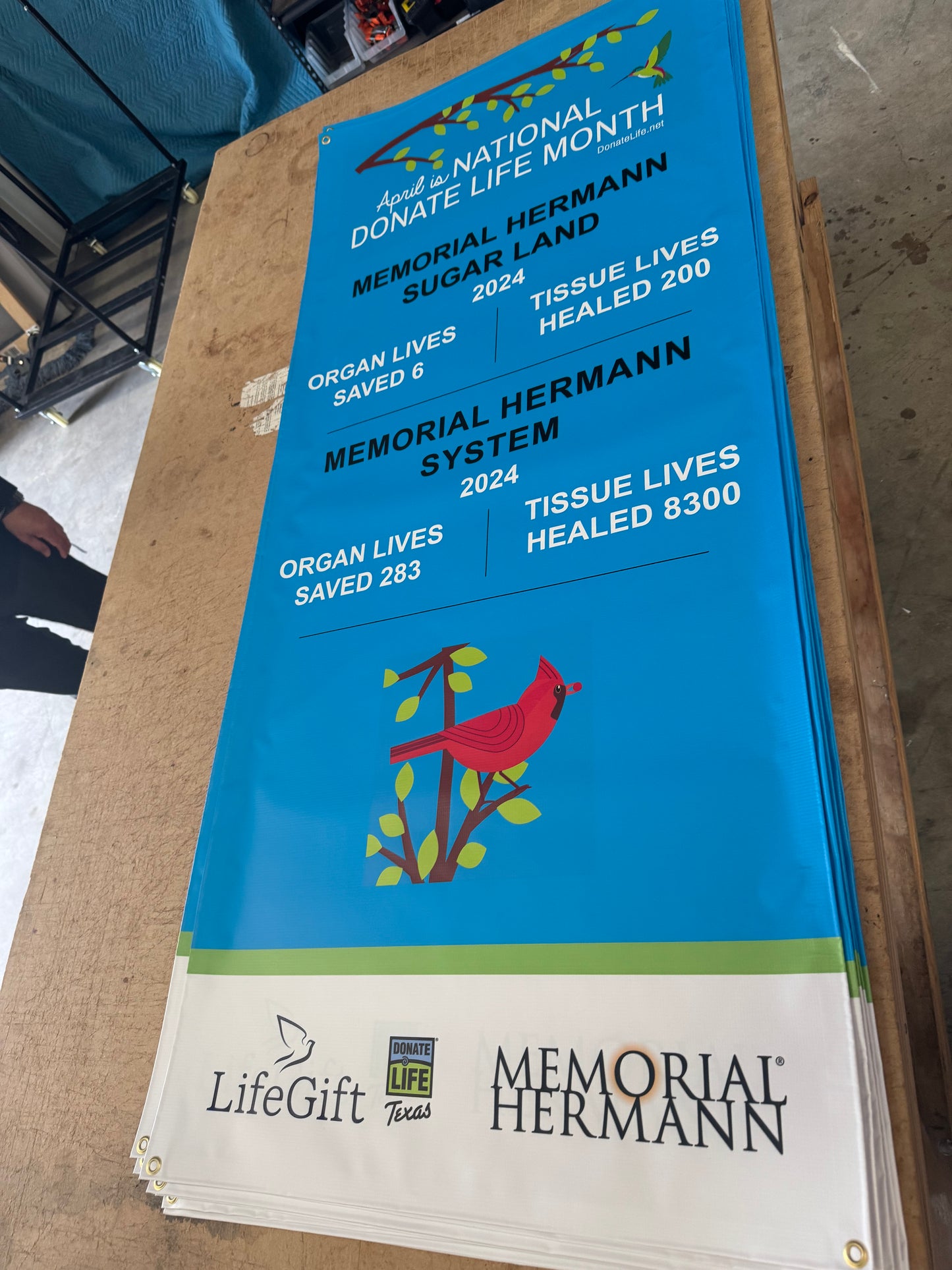 Custom Roll-Up Banners – Portable Display, Fast Printing & Shipping